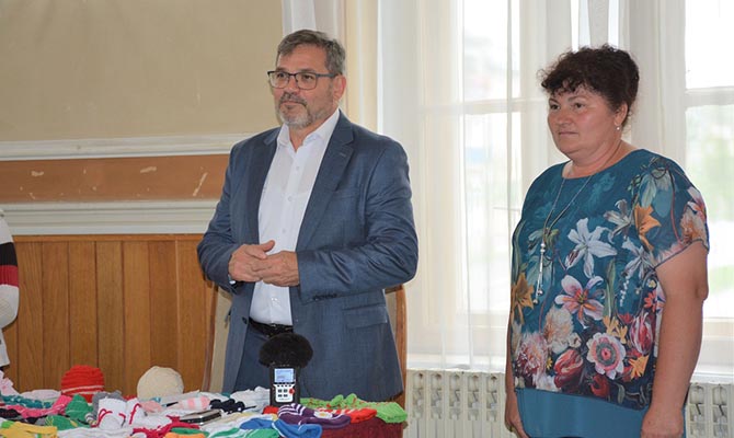 Kötött ruhanemű és ágynemű negyven babának